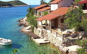 Sea Side House For Two In A Wilderness